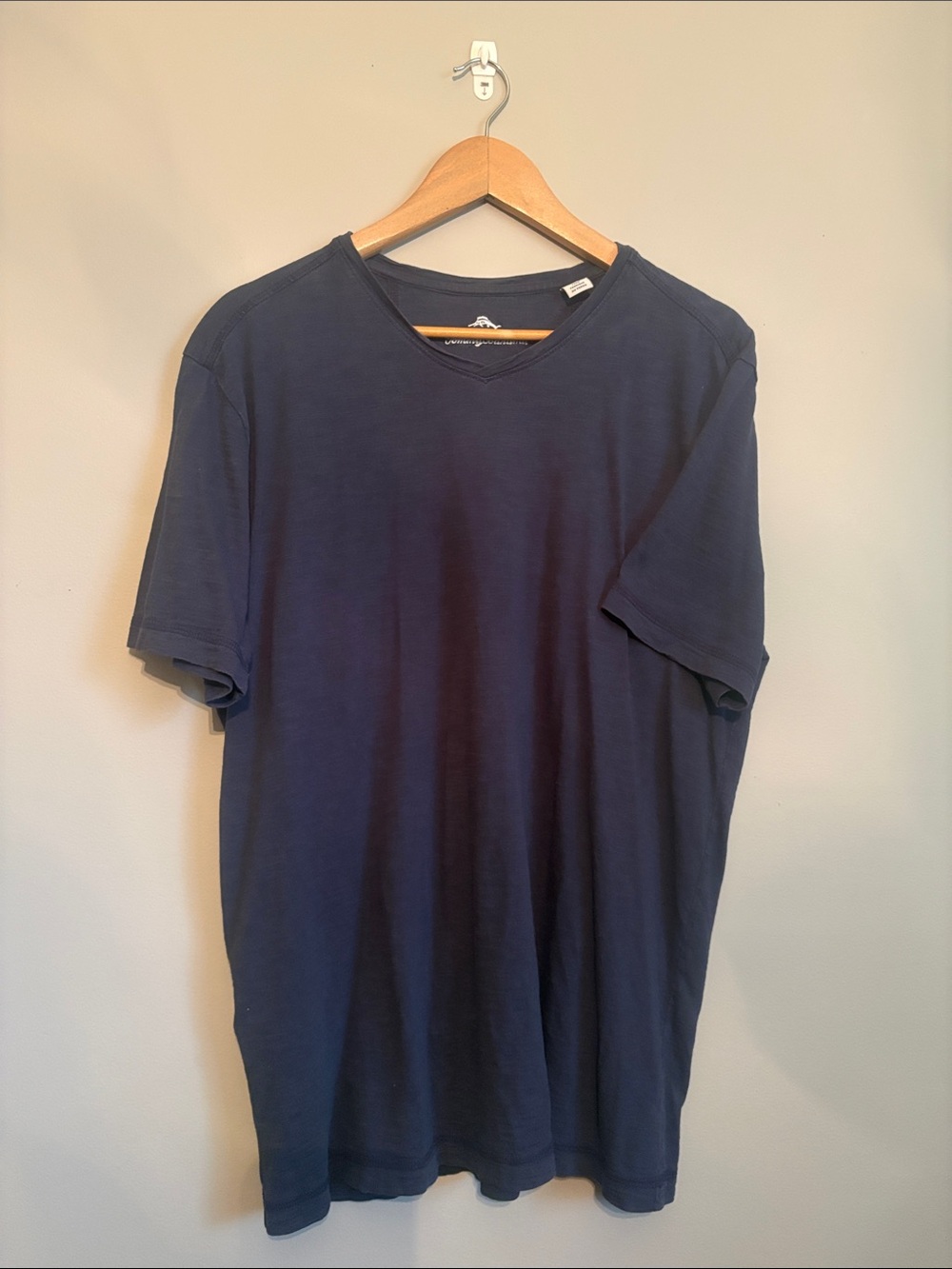 Tommy Bahama logo embroidered medium summer 100% cotton tshirt